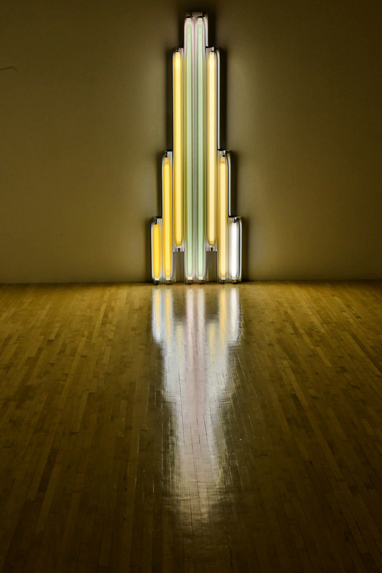 "monument" for V. Tatlin - Dan Flavin "monument" for V. Tatlin - Dan Flavin
