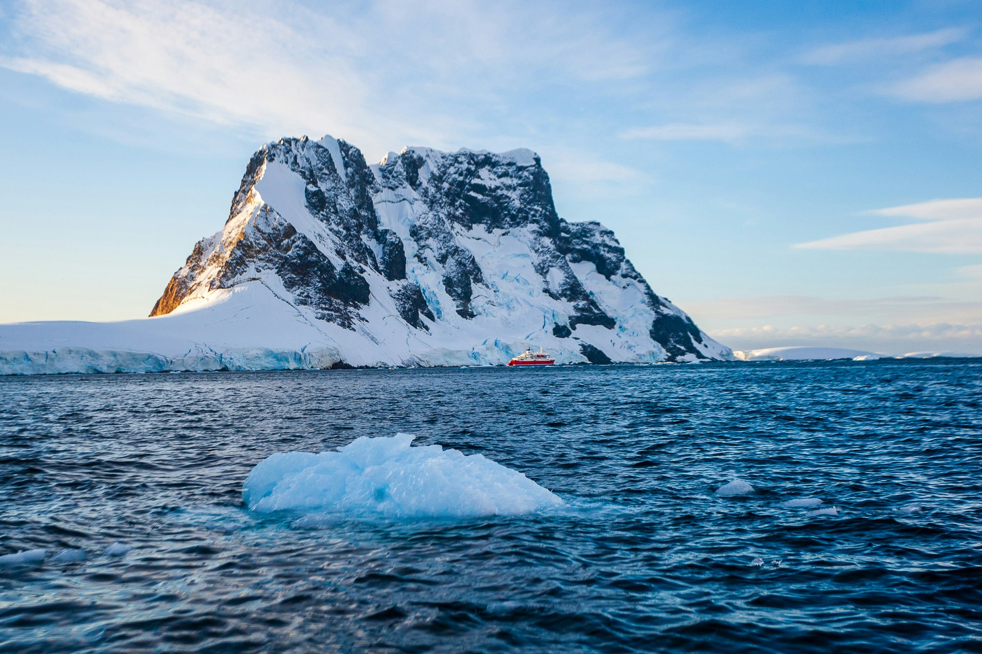 MV Expedition in the Lemaire channel