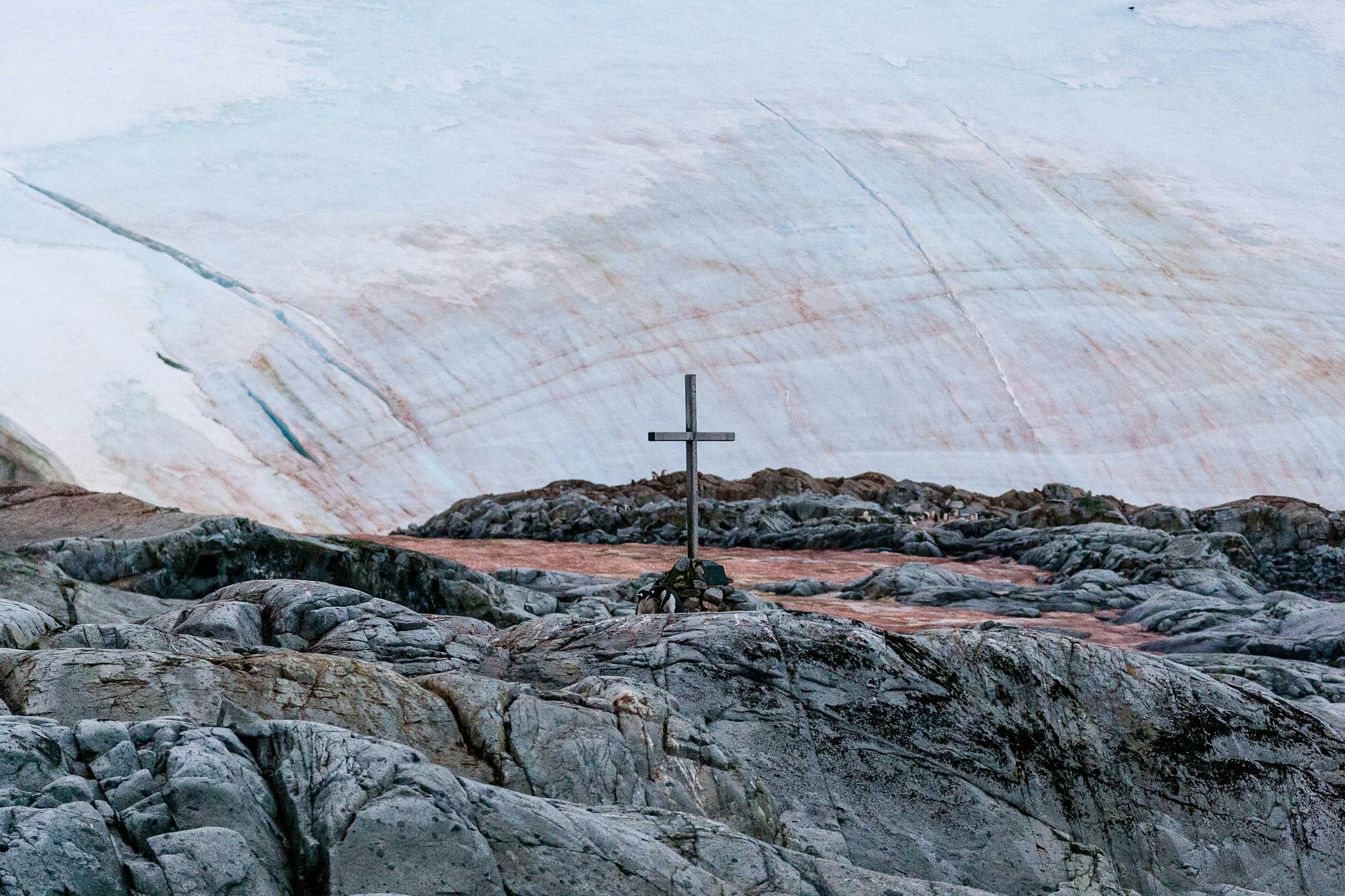 Memorial for the lives lost in 1982