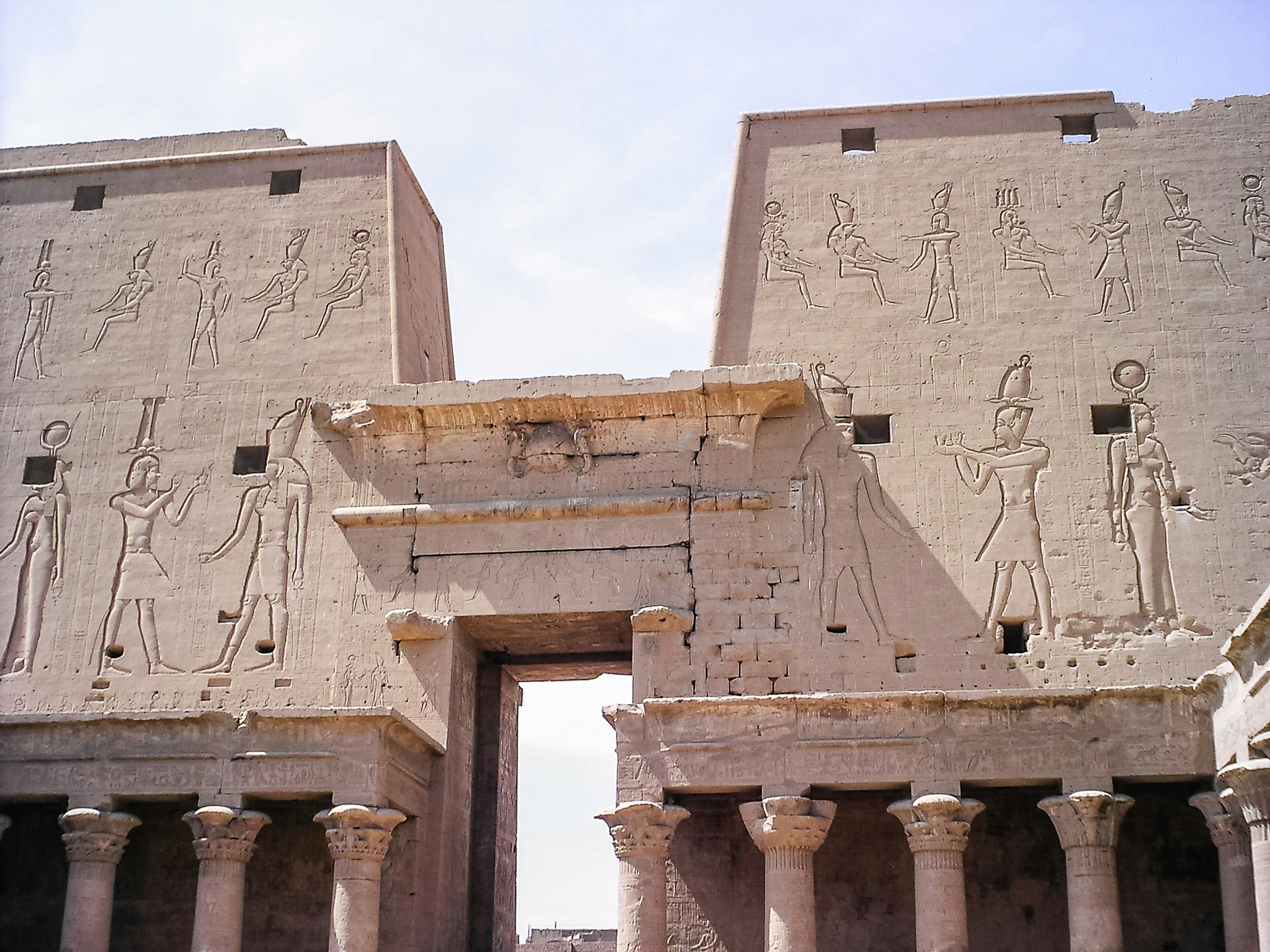 Bas reliefs