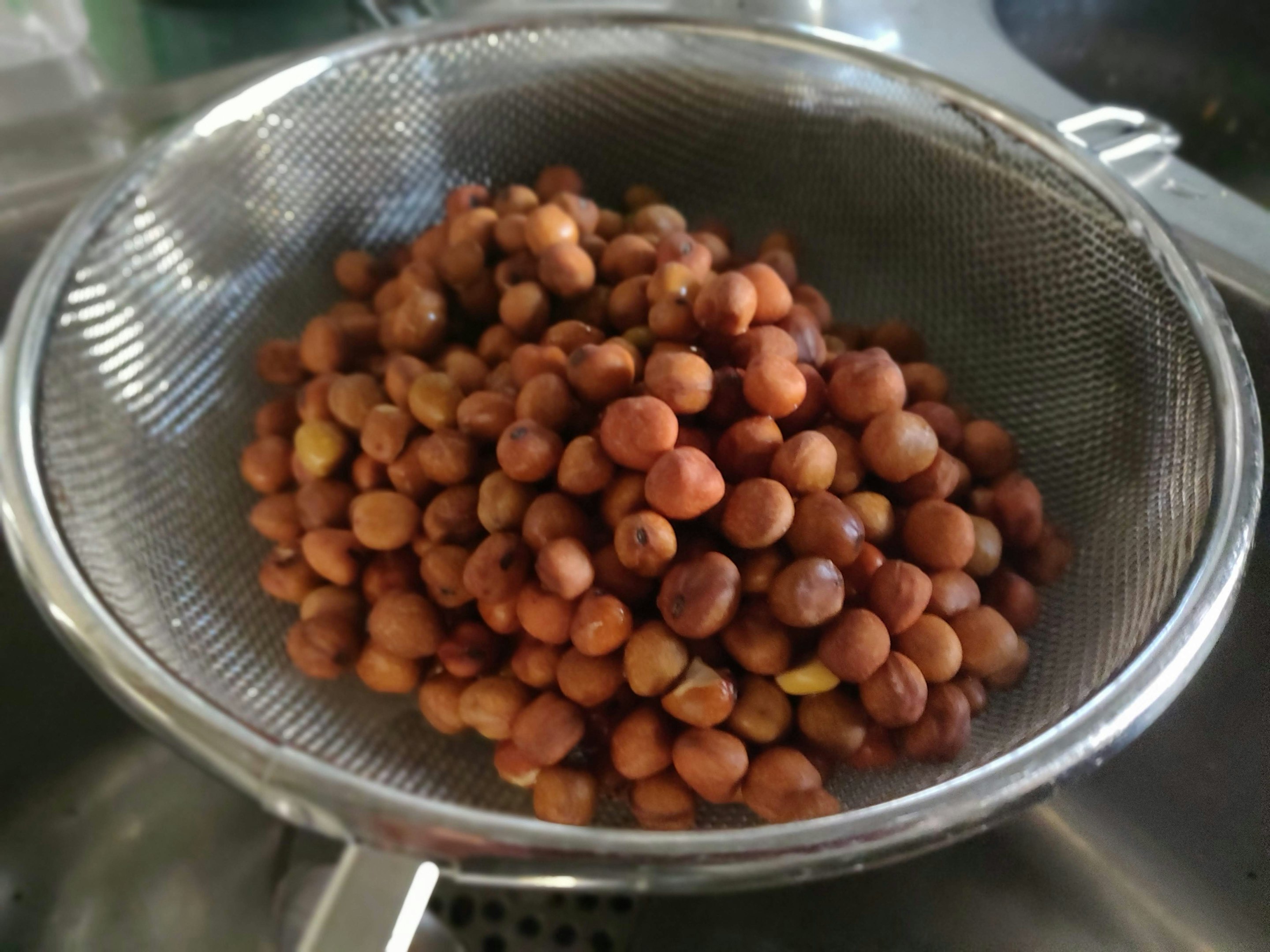 Drain the water from the soaked peas