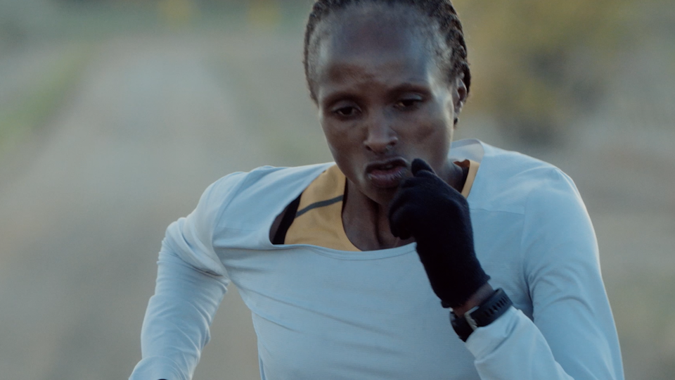Hellen Obiri runs a marathon