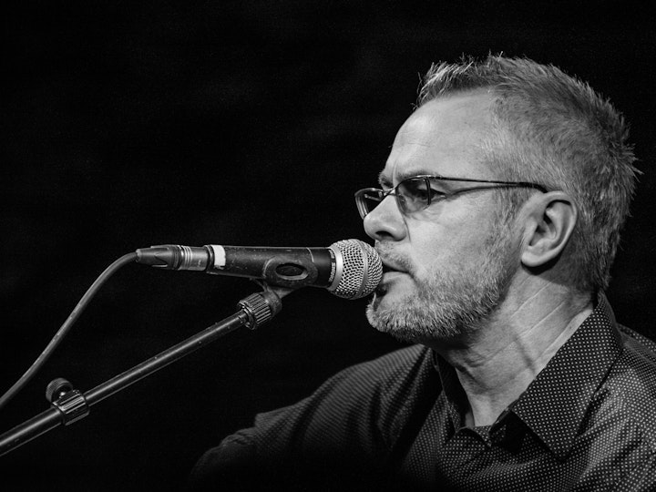 Nik Kershaw performs in Bootleggers Bar, Kendal.