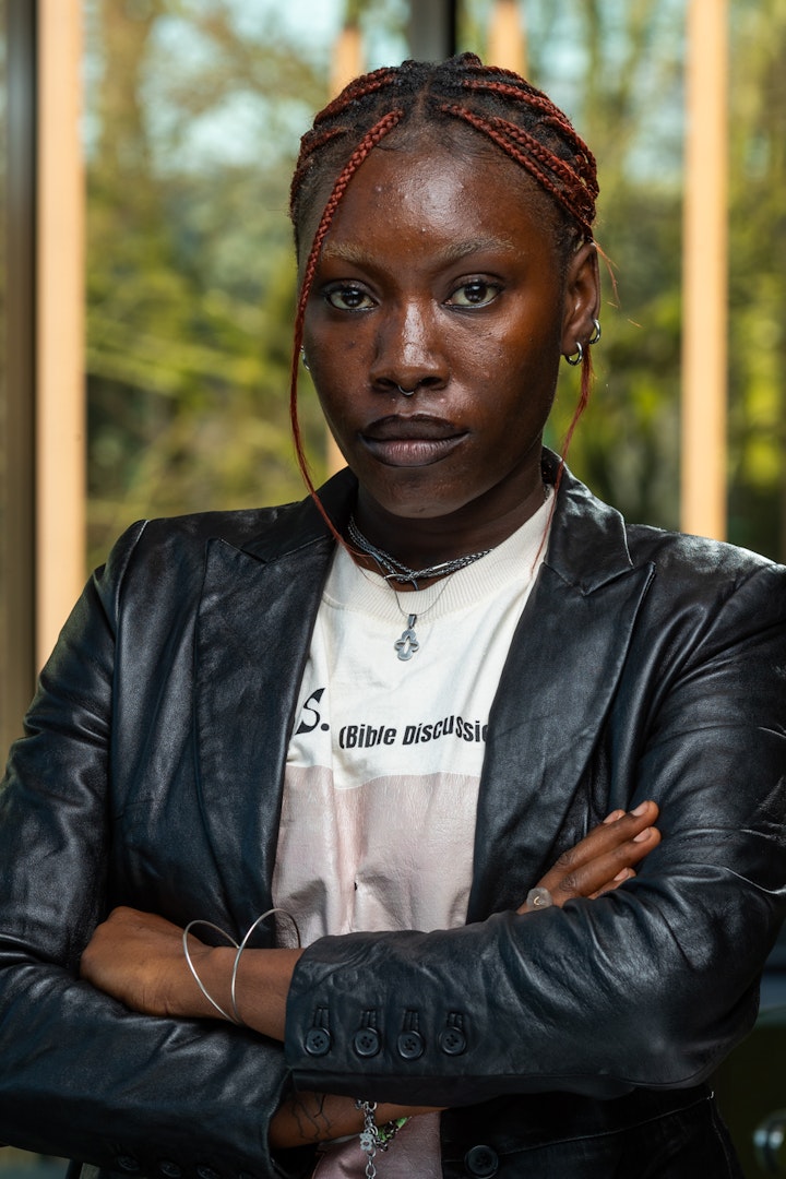 SMALL 300124 UniCumBus headshots-174 -