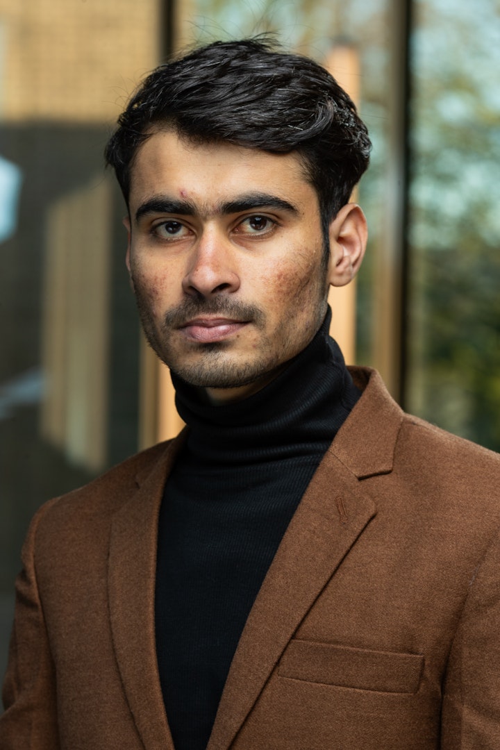 SMALL 300124 UniCumBus headshots-33 -