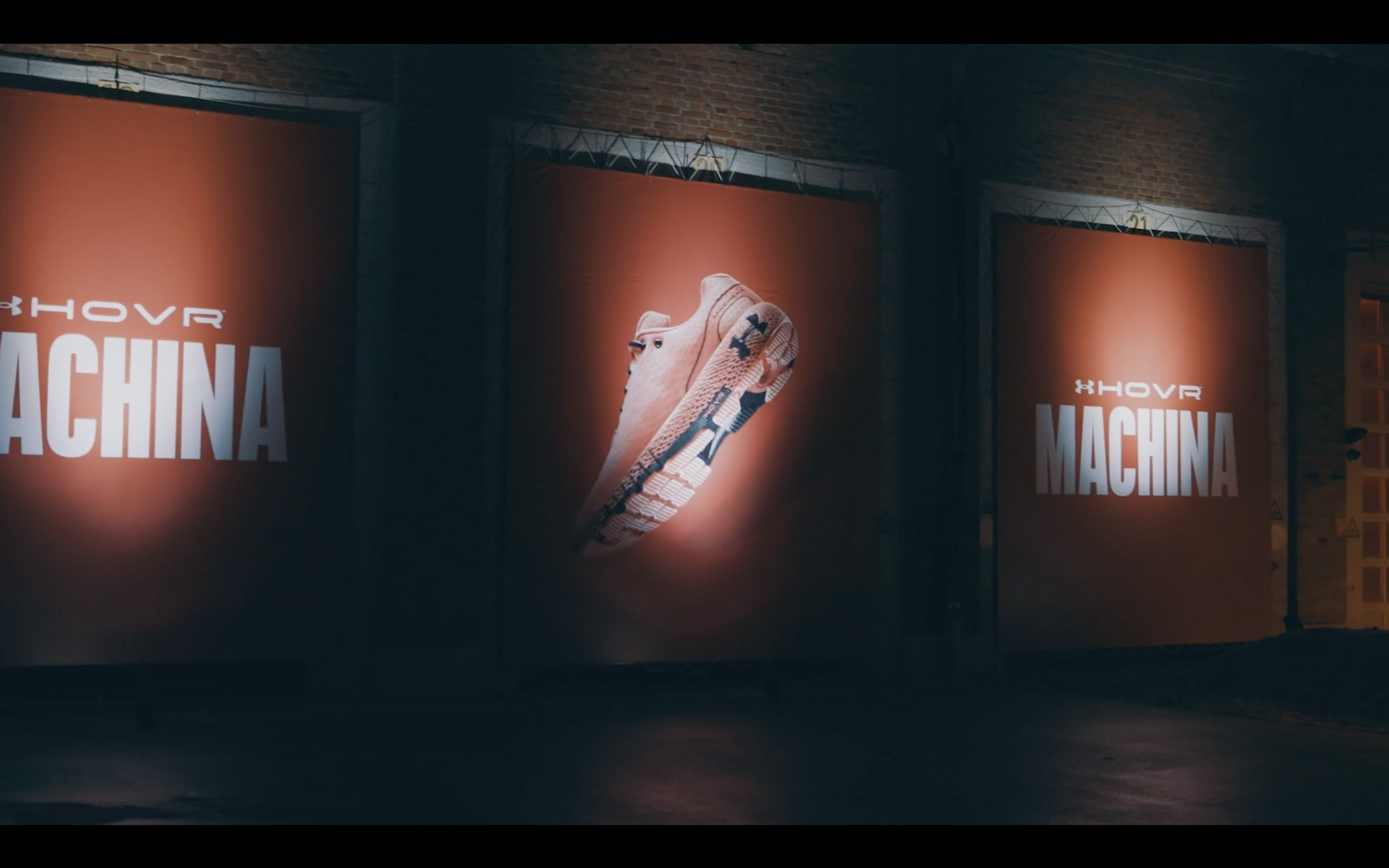 UNDER ARMOUR - HOVR MACHINA