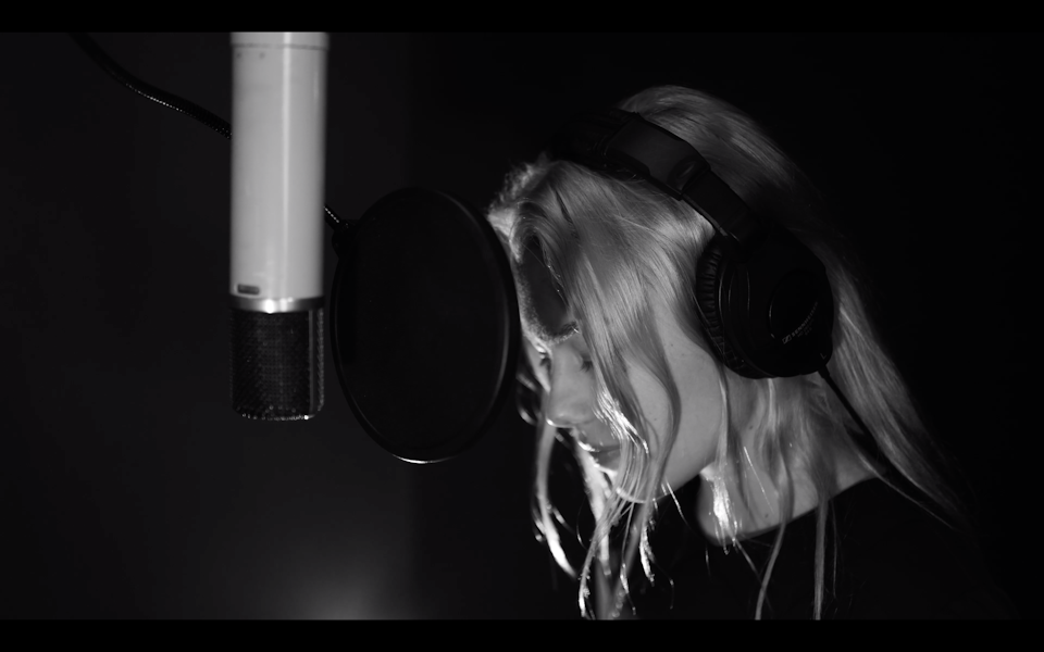 matt berninger - walking on a string (feat. phoebe bridgers) -