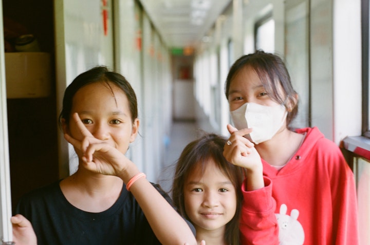 VIETNAM - Kids, Hoi An Train, Kodak Portra 400