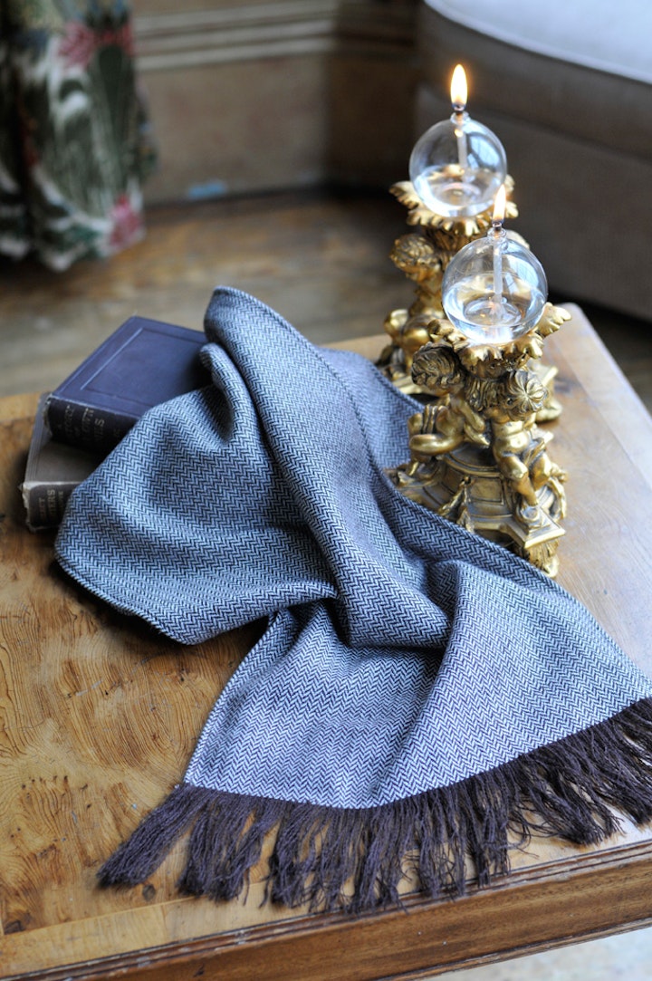 Cashmere scarf with fringing - 