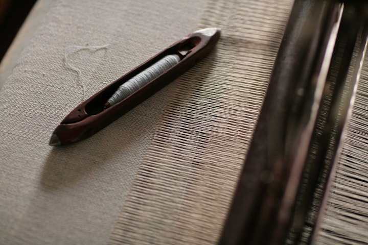 Shuttle on white tweed -