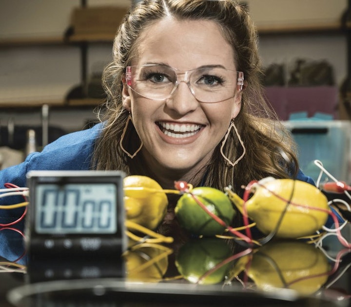 Season 1 - Dr. Kate the Chemist - Our new "STEAM Powered" YGC Science Series - Entrevue avec la Dr. Kate Biberdorf pour notre nouvelle série "La Science C'est Génial".