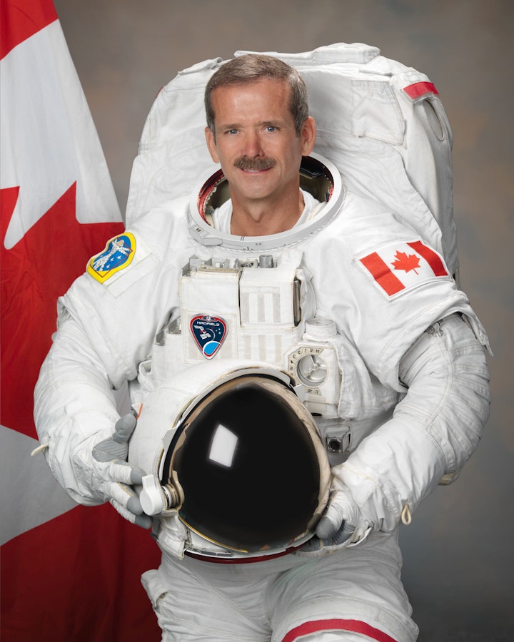 Season 5 YCW interview with Canadian Astronaut Chris Hadfield / Entrevue JCM avec l'astronaute légendaire Chris Hadfield
