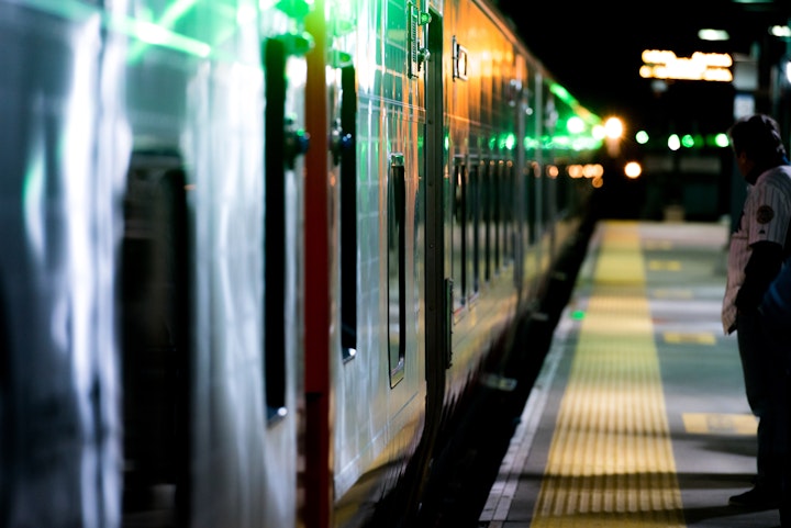 com•ing or go•ing...