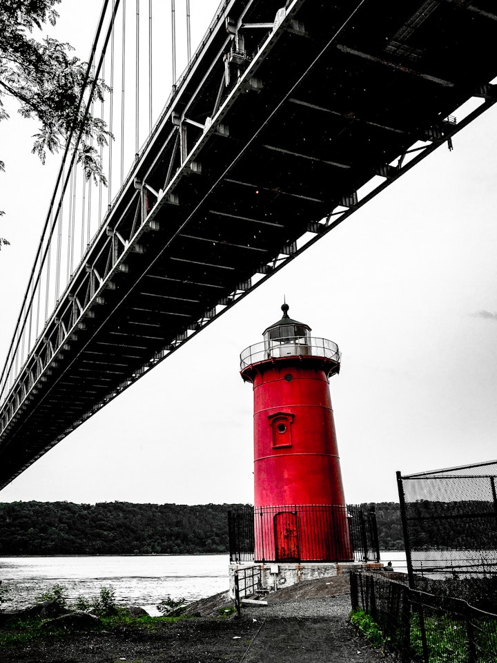 the lit•tle red light•house