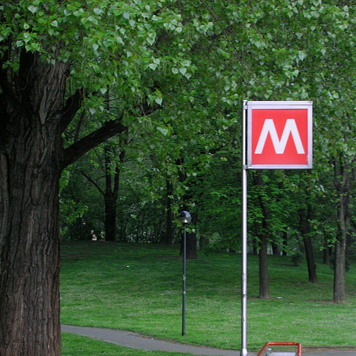 PHOTO STORY Guess Milan's Metro Stops M1_QT8