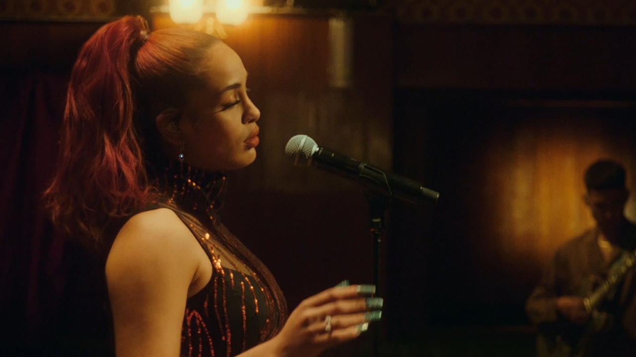 Jorja Smith - 'Home' (live for Jools Holland) -