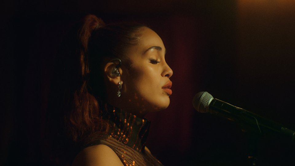 Jorja Smith - 'Home' (live for Jools Holland)