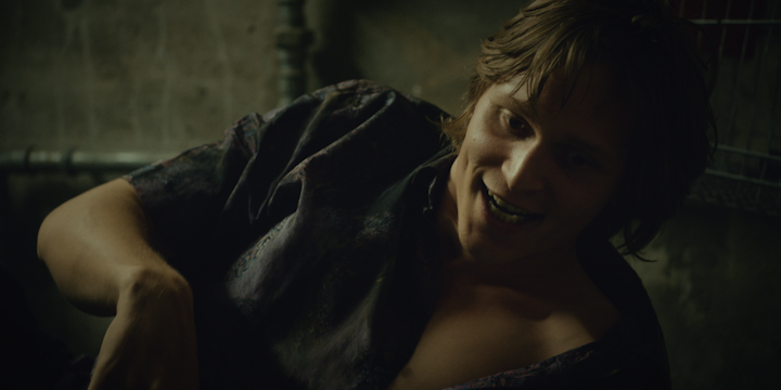 SAMS-MANIA_STILL_134 -