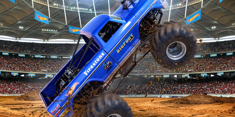 MONSTER TRUCKS LIVE