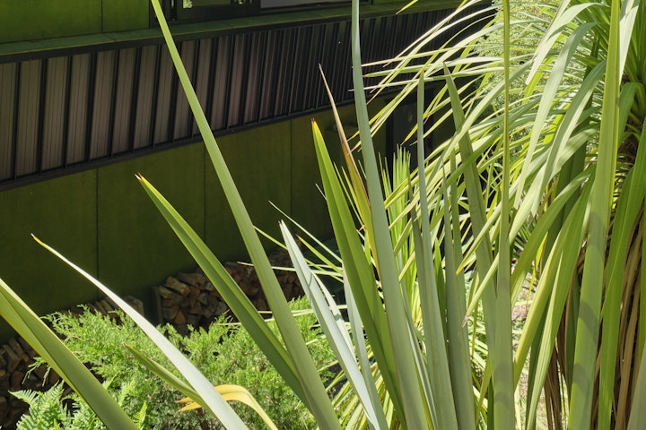 The Black House part two - This Eco Home in the mountains of Queenstown is environmentally friendly and low impact. It features large opening windows for the summer months designed by Architect Stacey Farrell