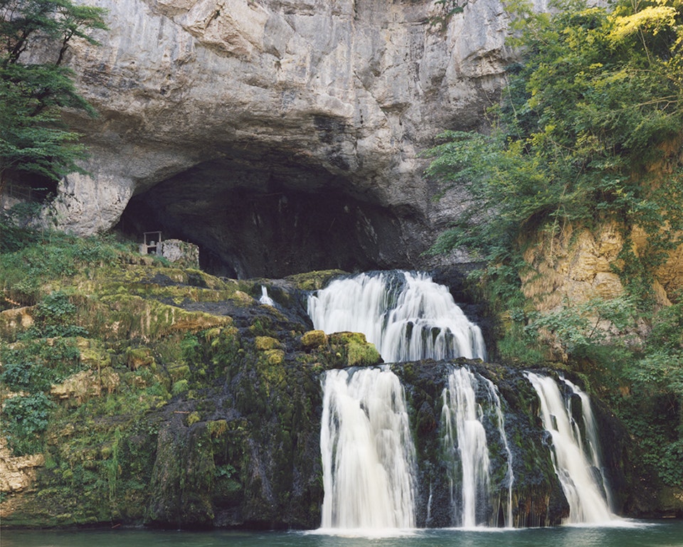 Hors temps - Paysage jurassien - La grotte Sarrazine, 2011 (100x125cm)