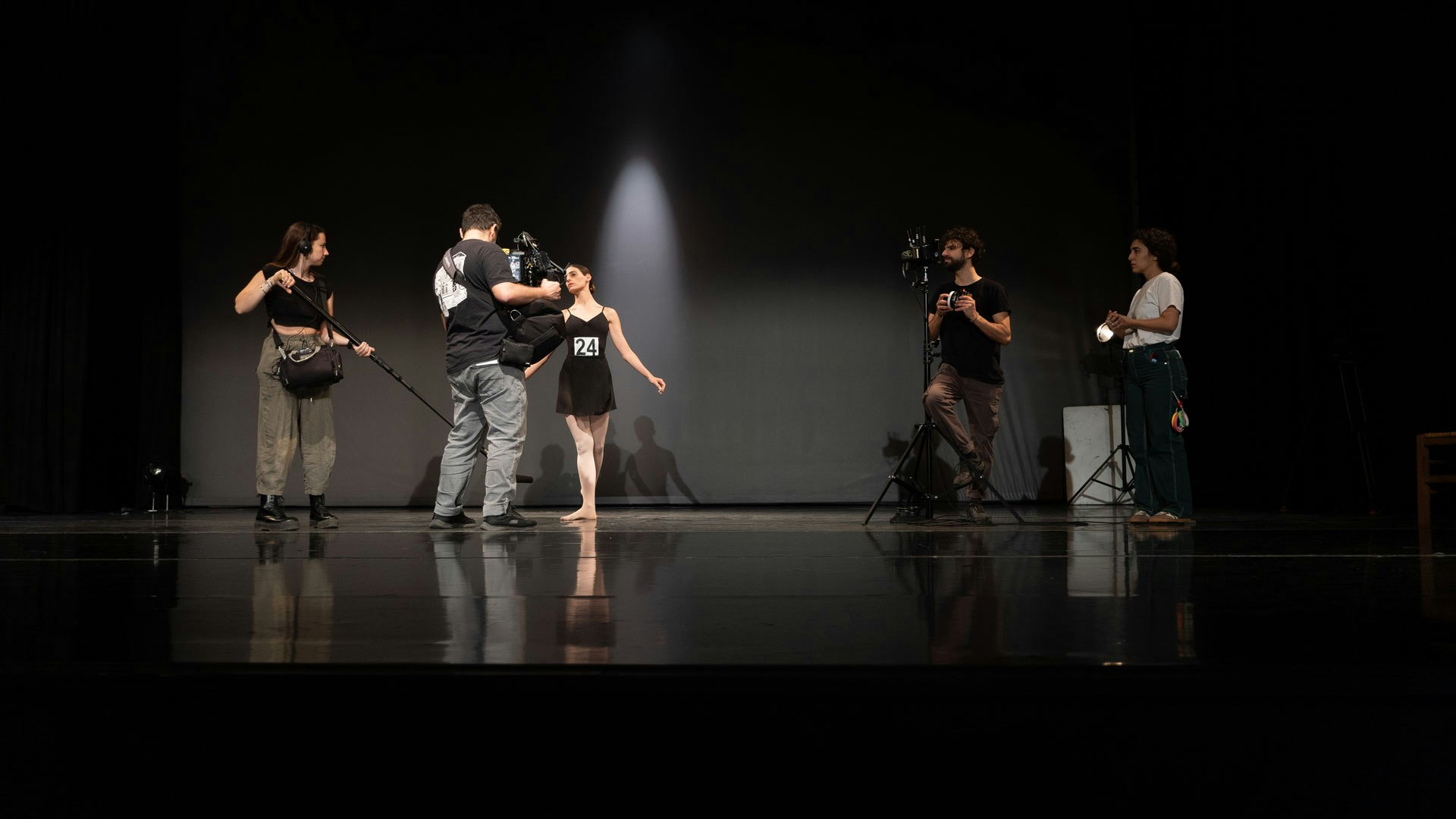 BTS photo στο θέατρο ACROPOL. Φωτο της Ελένης Σταθοπούλου