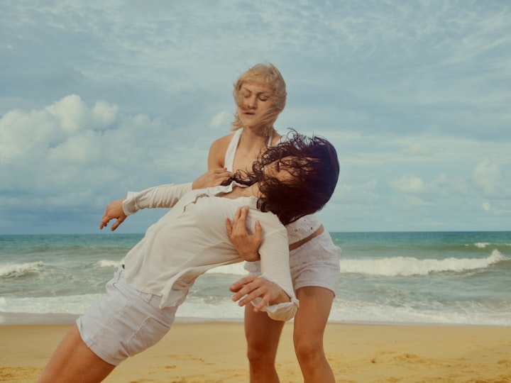 DIE EINEN, DIE ANDEREN