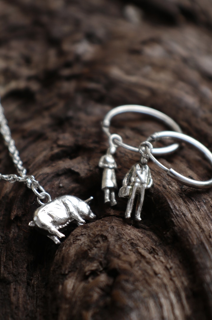 Little piggy sterling silver necklace
Size: 11x6 mm
Chain: 45 cm
Price: 30.000 Ft