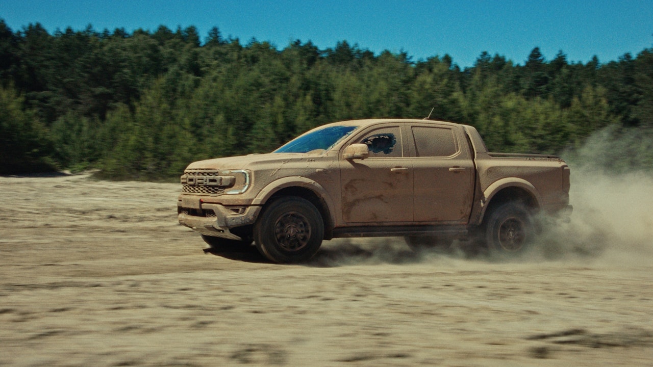 COMMERCIAL_FORD_-_VERY_GAY_RAPTOR_03