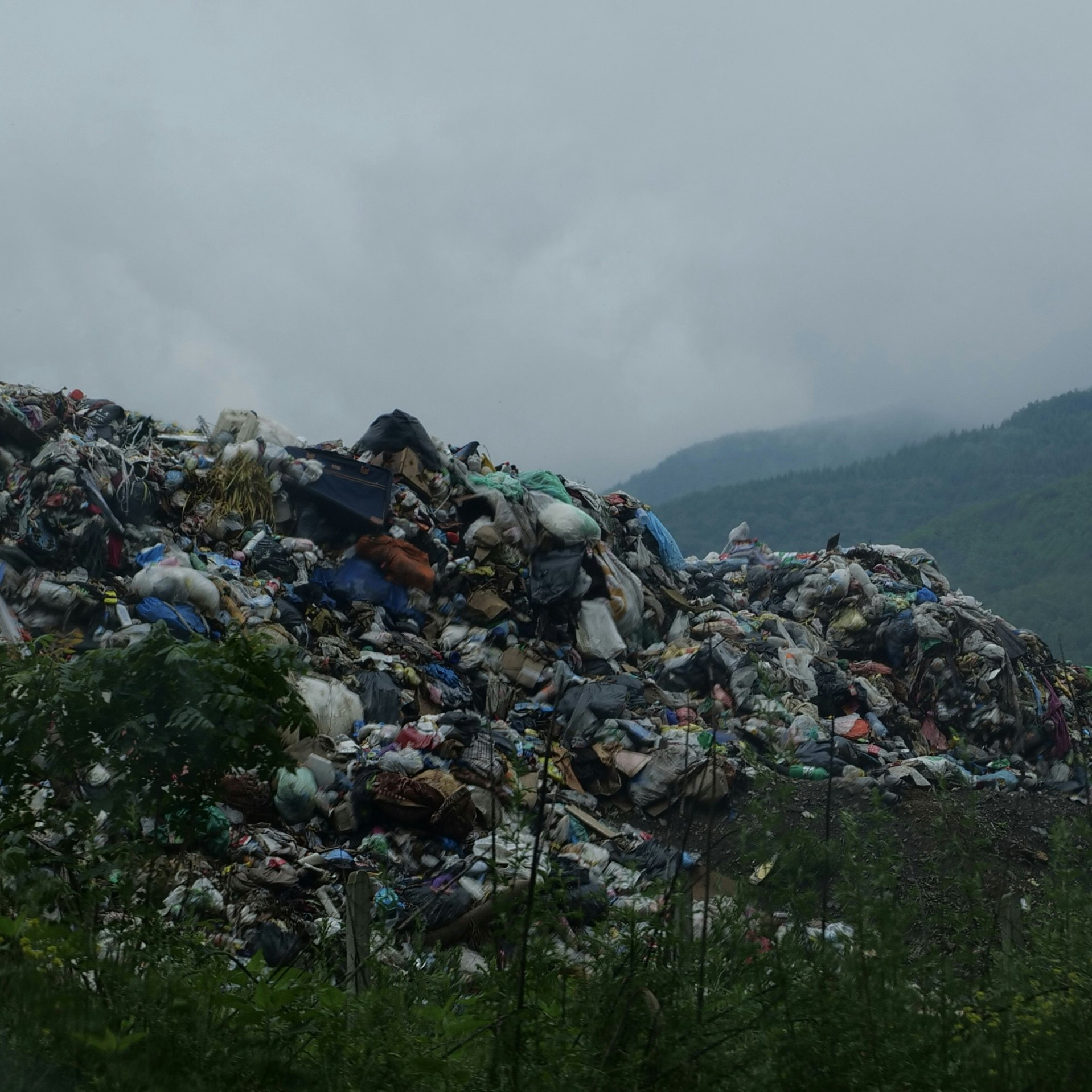 The burning landfill at the entrance of Prijepolje The burning landfill at the entrance of Prijepolje