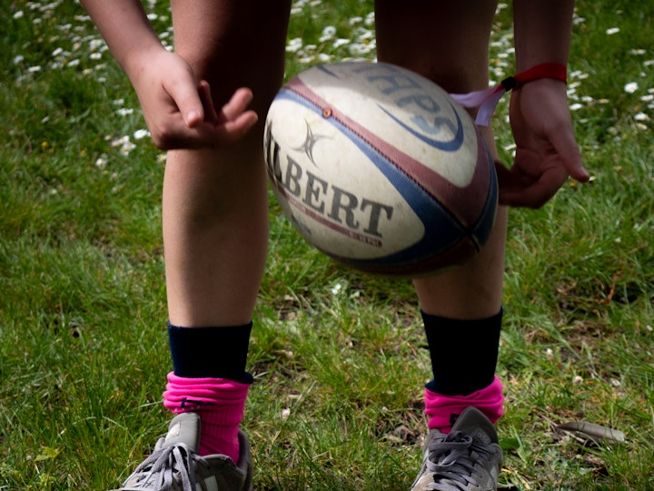 Une étudiante de Licence en plein match de rugby, dans le cadre de la Journée du Sport Féminin