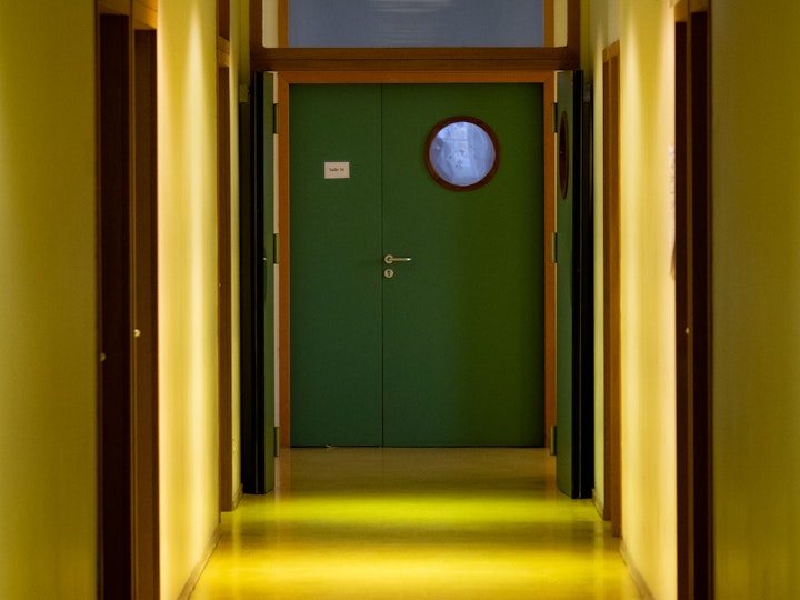 Un couloir au 3e étage du bâtiment principal de l'UFR