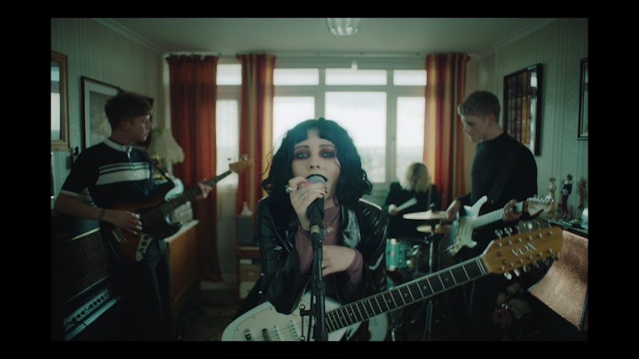 PALE WAVES - TELEVISION ROMANCE