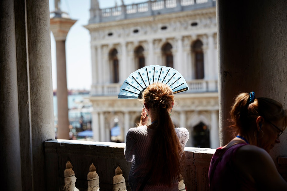 Lifestyle - Lady with a fan in Venice - Photographed for Topdeck Travel