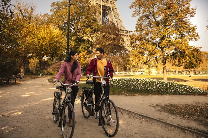 +Eiffel_Tower_Cycling_Couple-0050 - 
