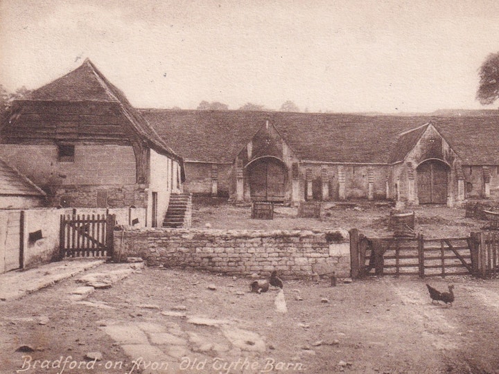 The Old The Barn at Bradford-on-Avon posted on 25th August 1916 (W. Dotesio, Bradford-on-Avon, No. 45385) 1/2.