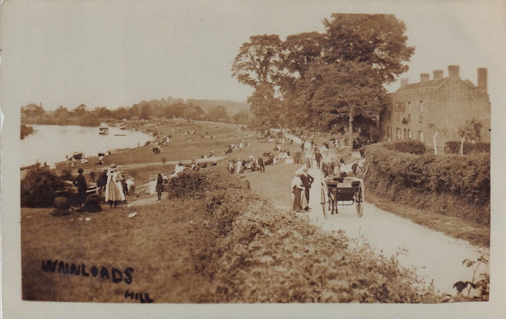 The Red Lion pub at Wainlodes Hill, four miles north of the City of Gloucester on the River Severn