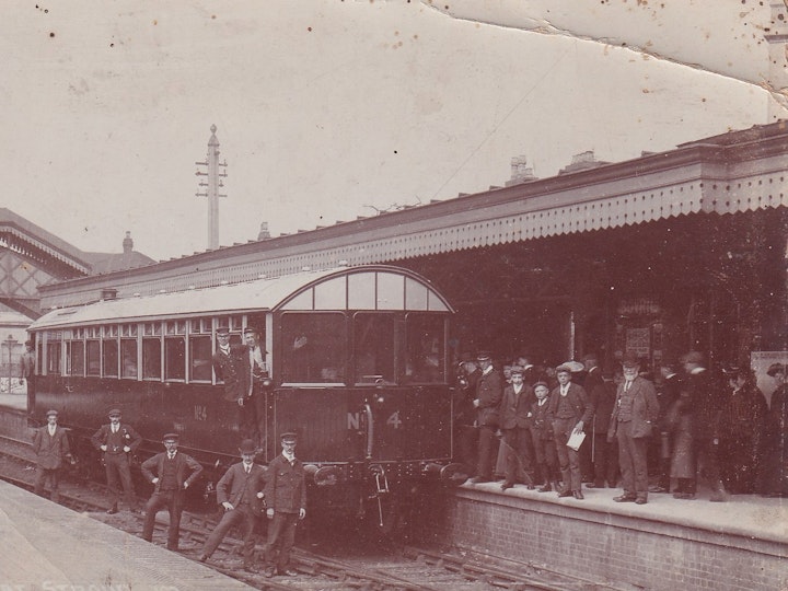 Rail Motor at Stroud
For more information:
https://www.didcotrailwaycentre.org.uk/zrailmotor93/history/pictures/sub_gubbins.html