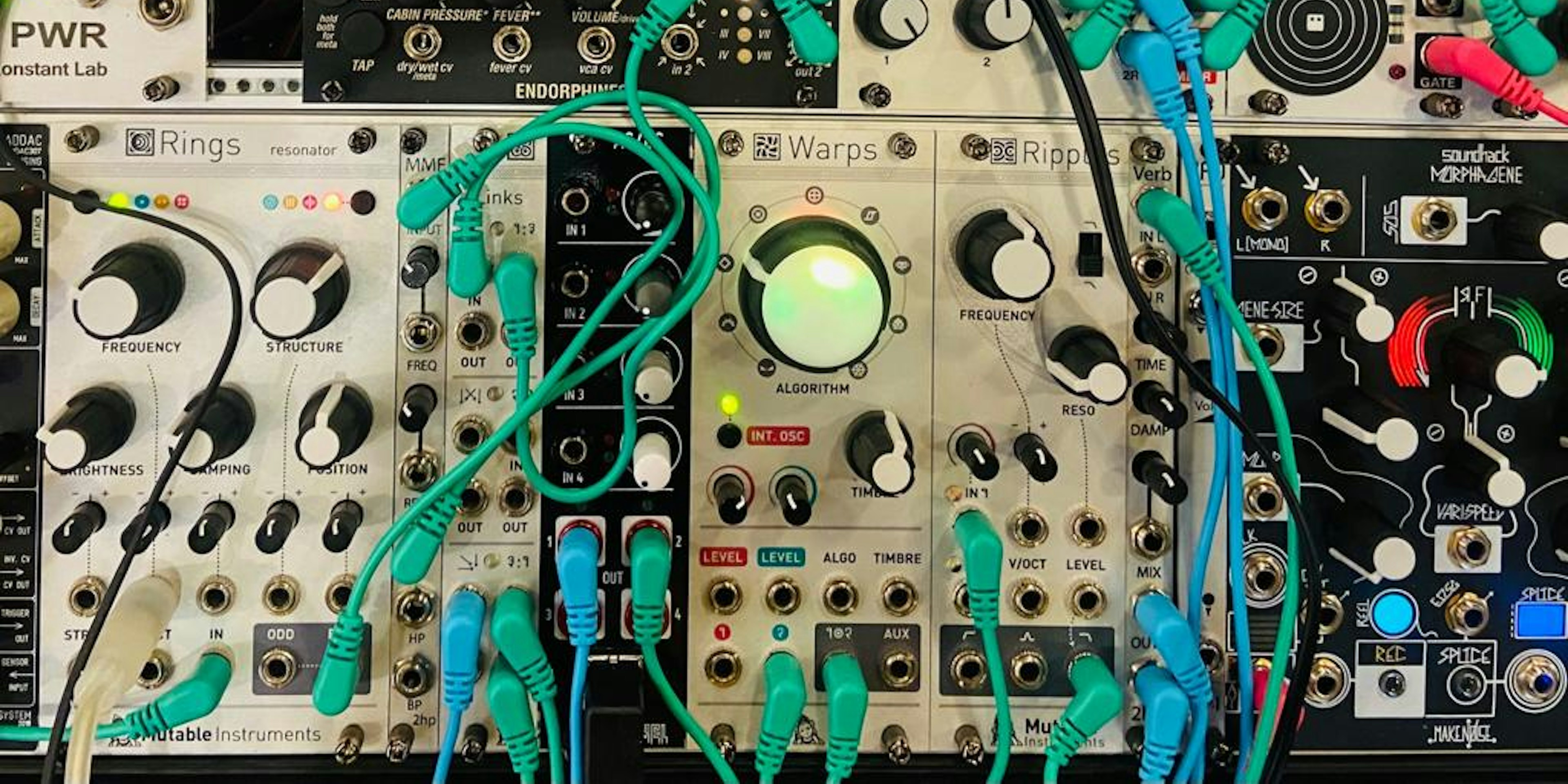 “Heart monologues”: the cultural, experimental, and sensorial journey of a multilingual poetry performance