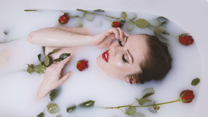 Hannah Lunn Photography - Milk & roses