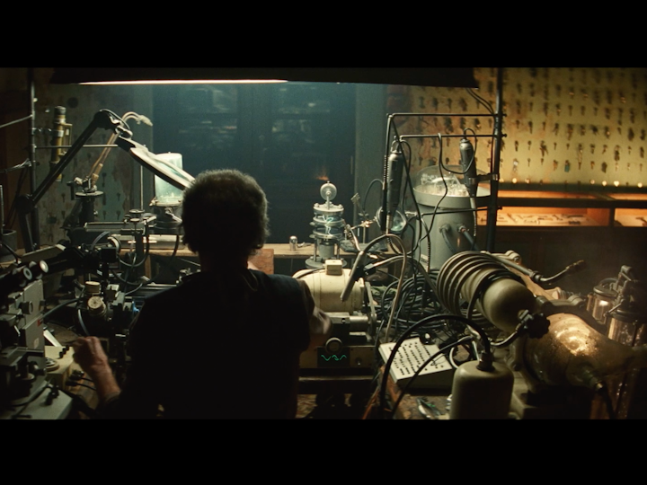 Canal + / KEYMAKER / MJZ & TP FILM / HENRY HOBSON