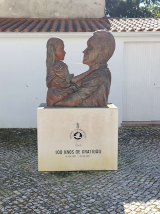 Monumento comemorativos dos 100 anos da Associação Socorro Gaeirense