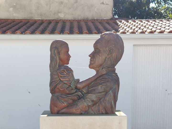 Monumento comemorativos dos 100 anos da Associação Socorro Gaeirense