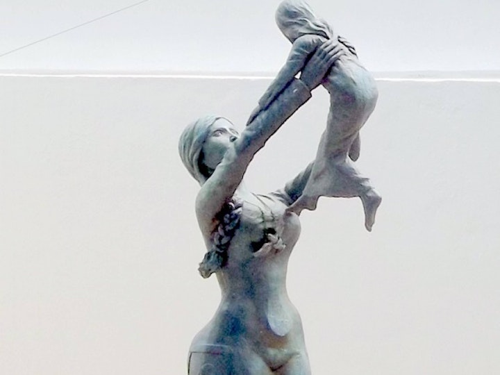 Escultura Mulheres de Azul