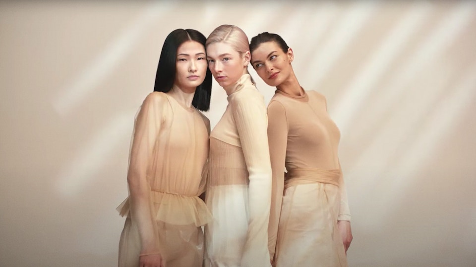 Shiseido - Synchro Skin Radiant Lifting