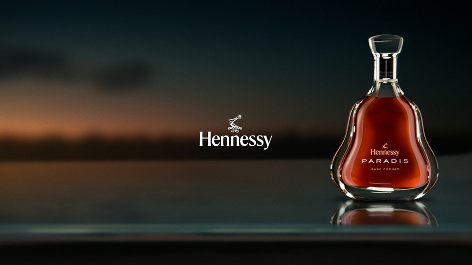 HENNESSY - HENNESSY — PARADIS.00_00_57_13.Still038