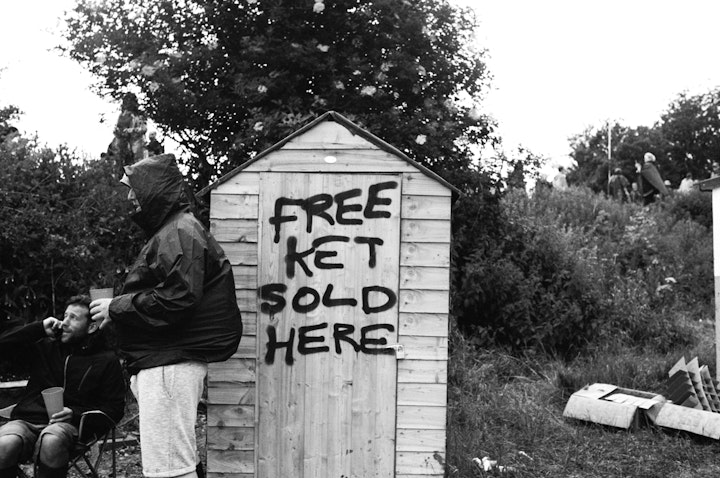 92880034 - Glastonbury Festival. 35mm Tmax 400.