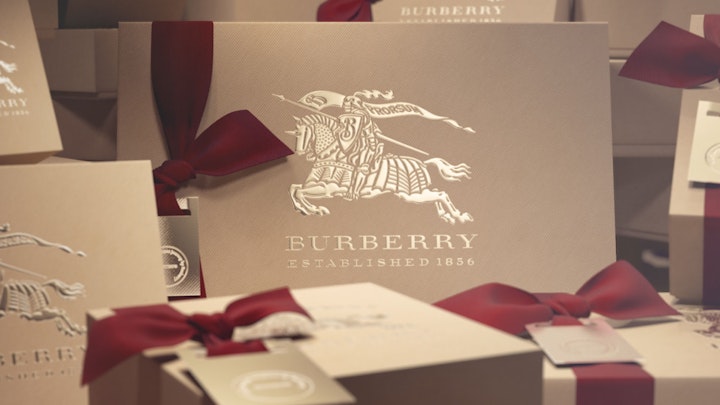 BURBERRY | The Magical Christmas Journey 30s