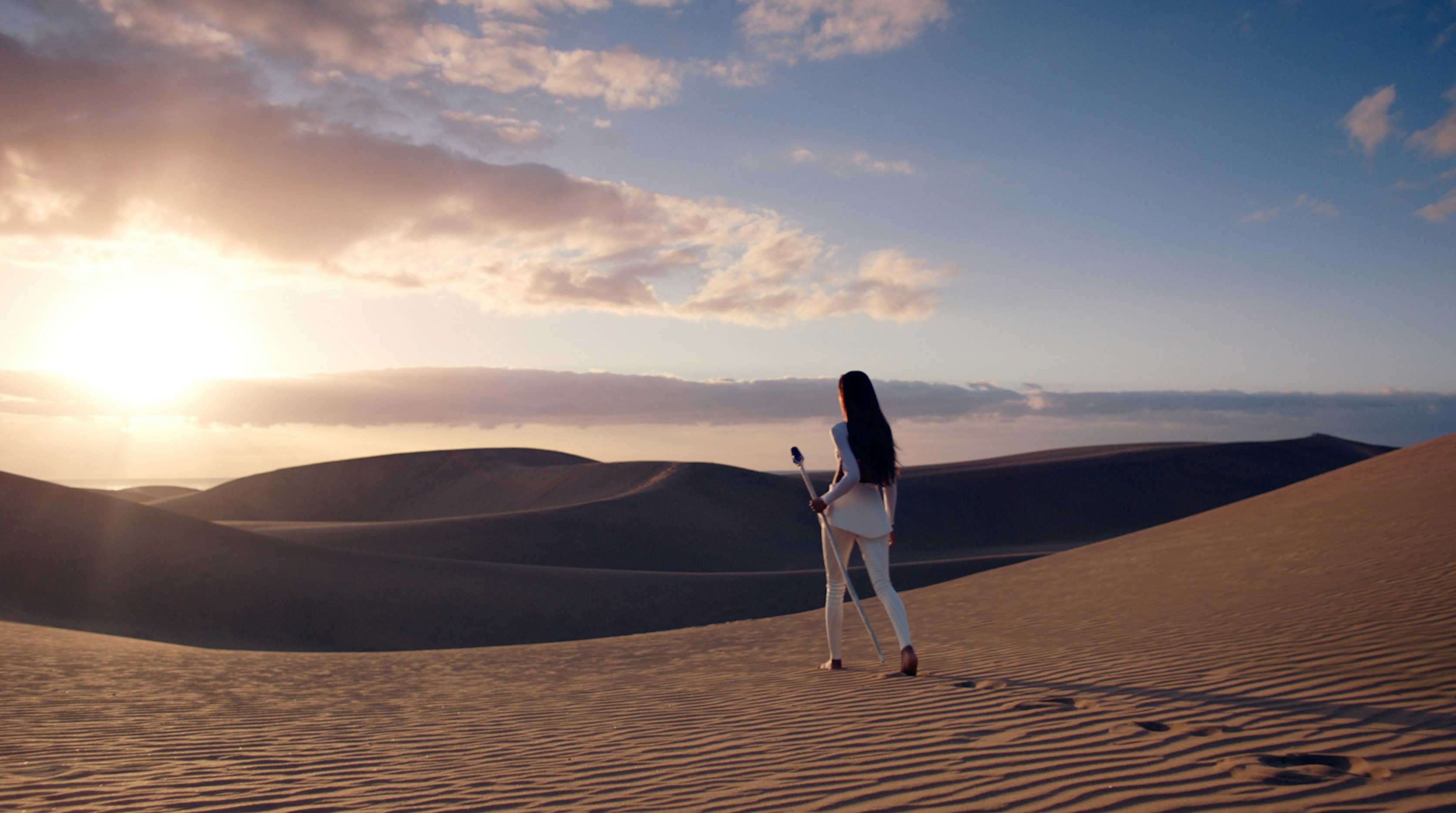 Mugler: Alien. Edited by Lluis Murua