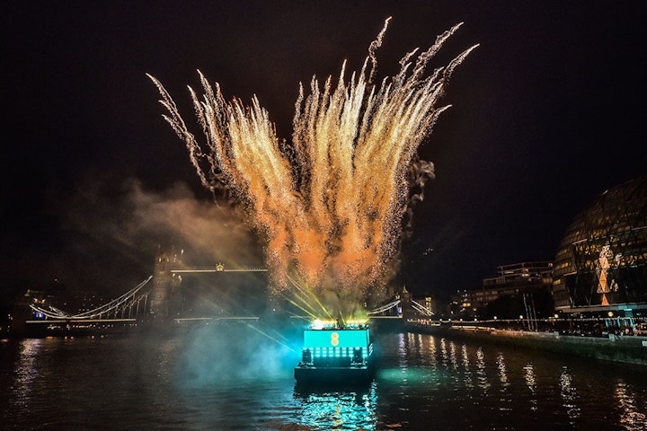 ee-5g-launch-river-thames-stormzy-rover-barge-fireworks-tower-bridge - 